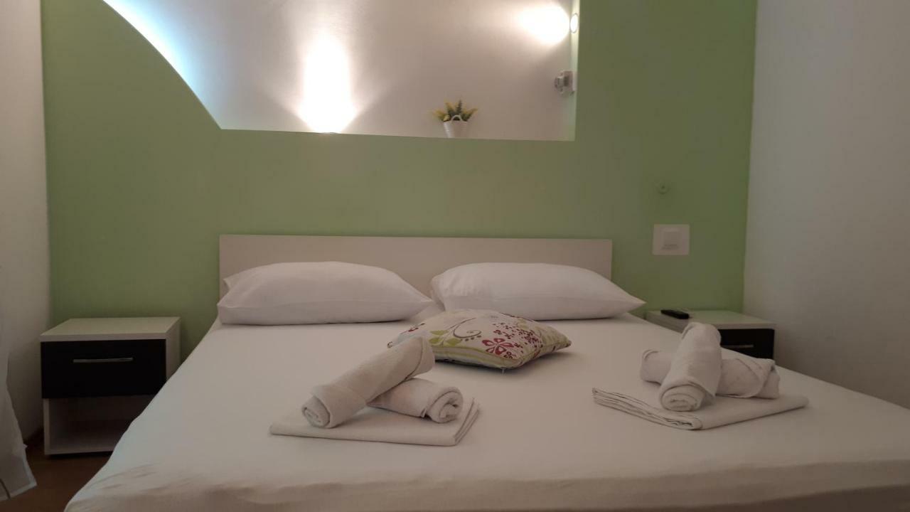 Apartments Meri Vodice Eksteriør bilde