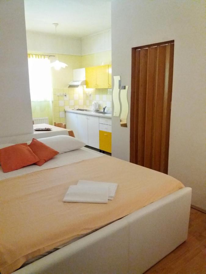 Apartments Meri Vodice Eksteriør bilde